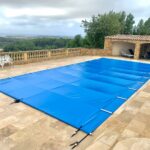 Préparez votre piscine pour l’hiver avec les bâches à barres !