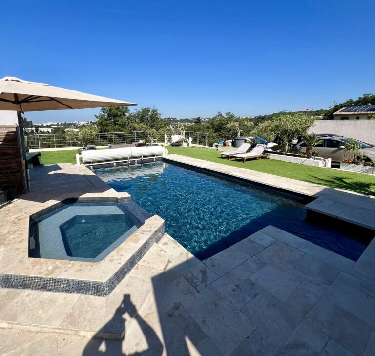 Pourquoi anticiper les travaux de piscine coûte toujours moins cher